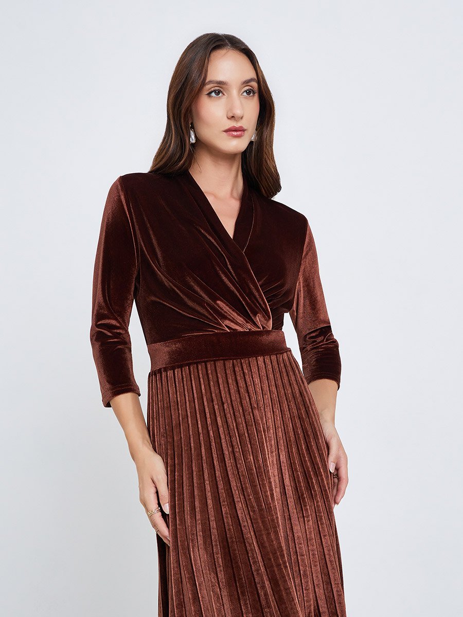 Women Lace Hem Velvet Look Pleated Midi Dress