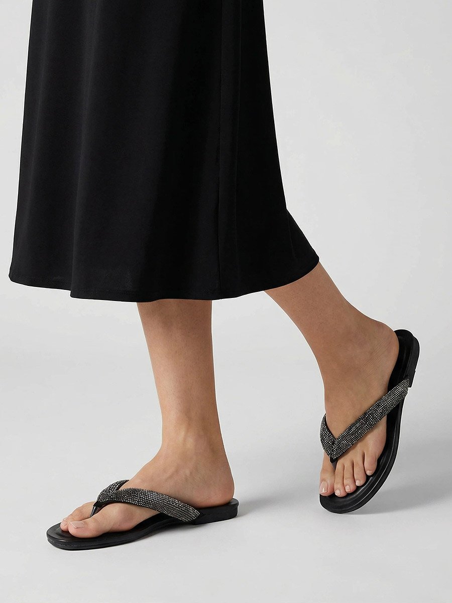 صندل نسائي أسود مسطح مزين