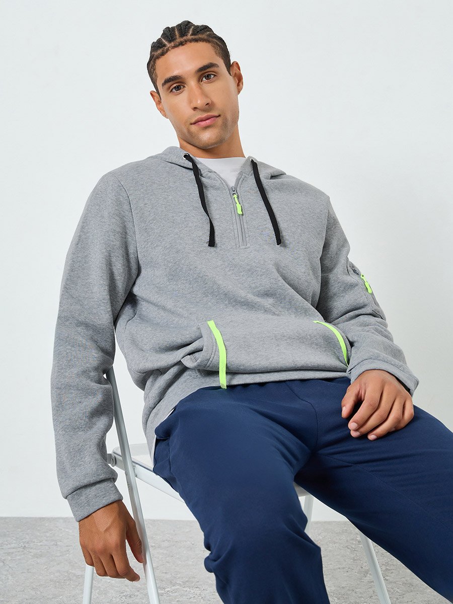 Men Solid Half-Zip Kangaroo Pocket Detail Hoodie