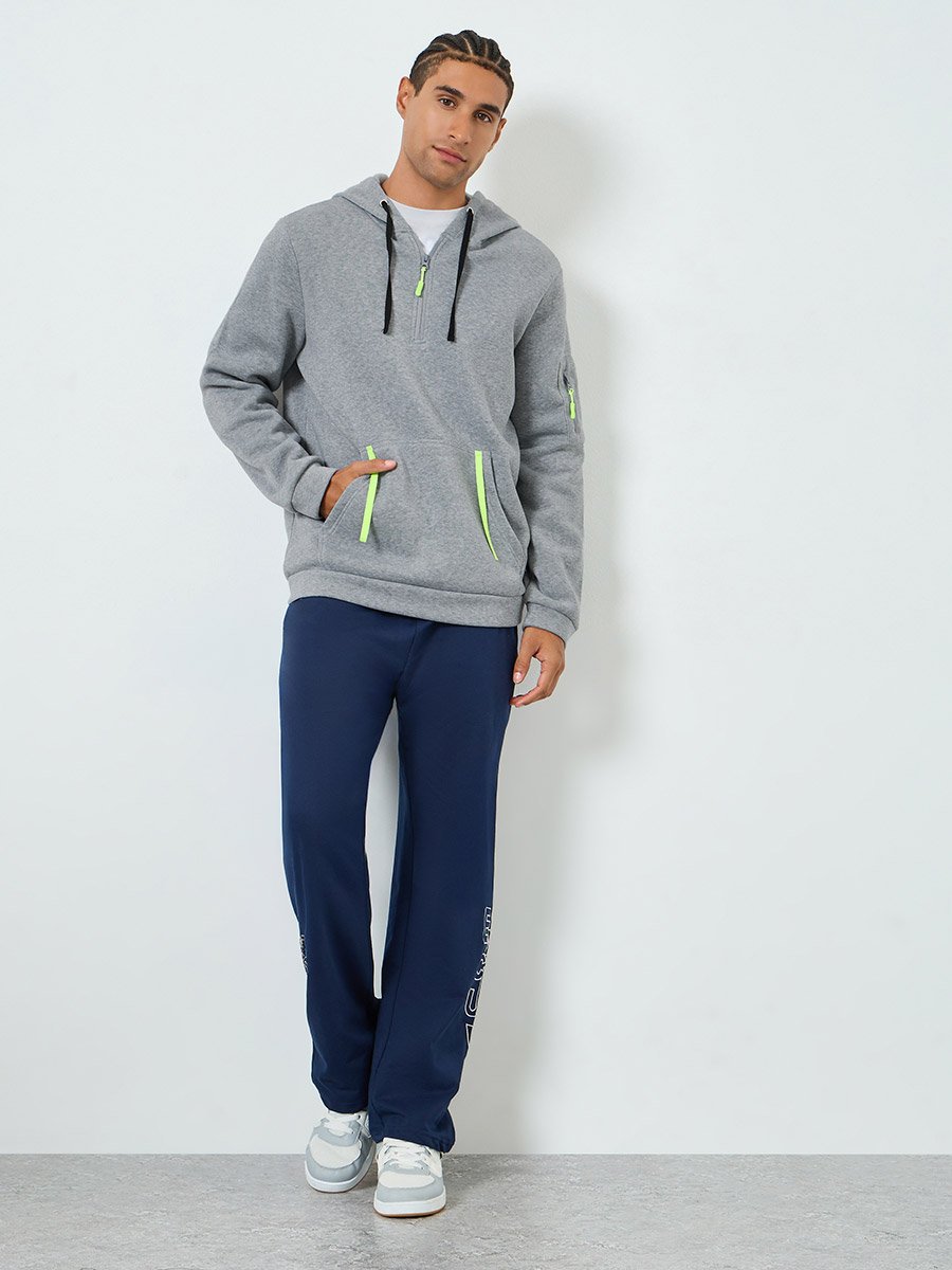 Men Solid Half-Zip Kangaroo Pocket Detail Hoodie
