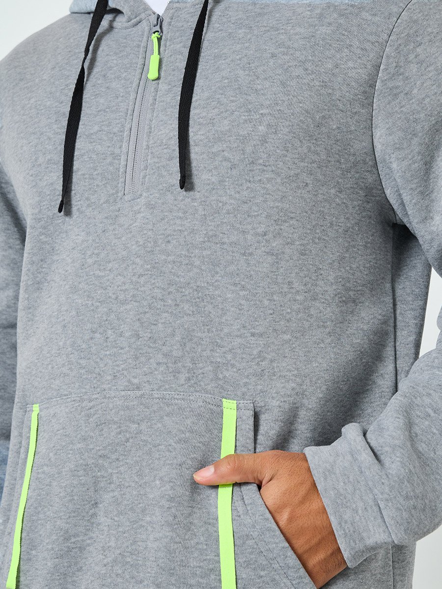 Men Solid Half-Zip Kangaroo Pocket Detail Hoodie