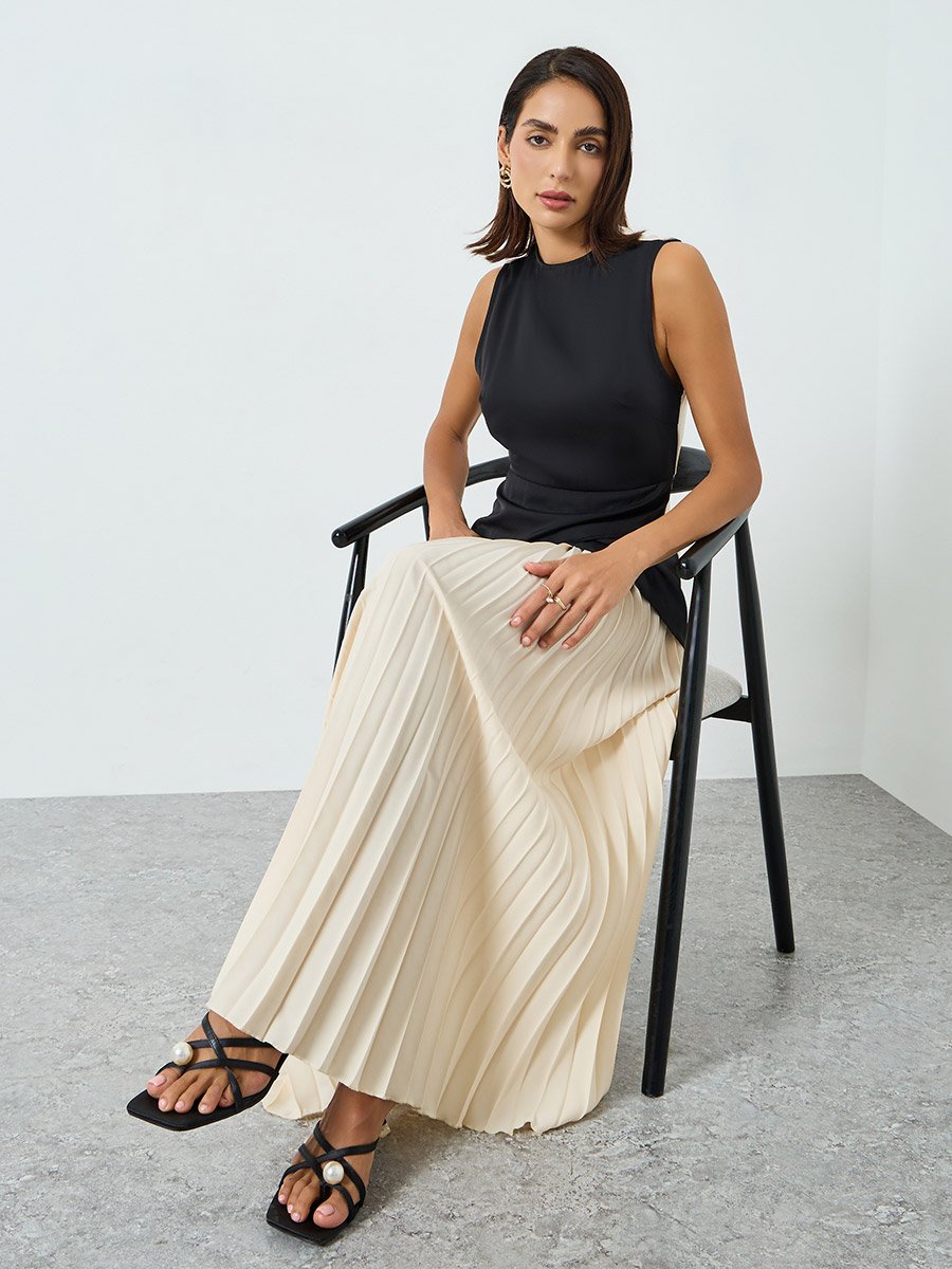 Women Solid Sleeveless Pleated Detail Midi Dress