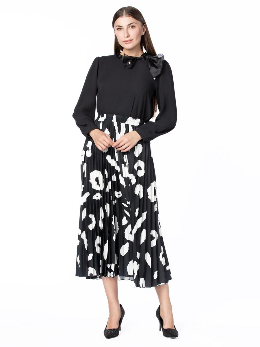 Contrast Skirt with Pleats