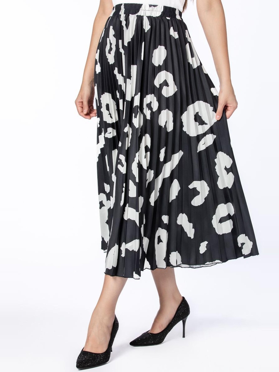 Contrast Skirt with Pleats