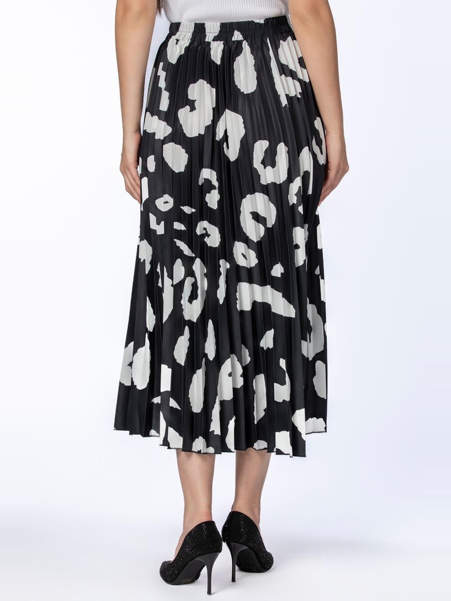 Contrast Skirt with Pleats