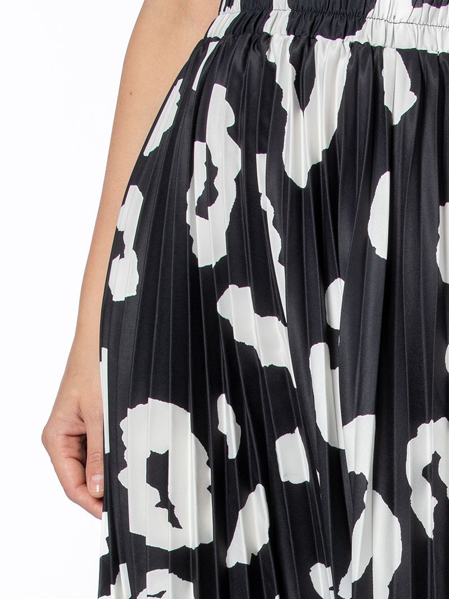 Contrast Skirt with Pleats