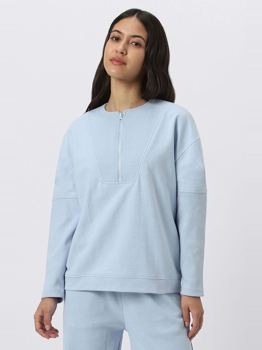 Solid Colored Sweatshirt with Front Zipper