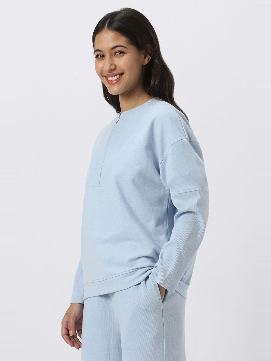 Solid Colored Sweatshirt with Front Zipper