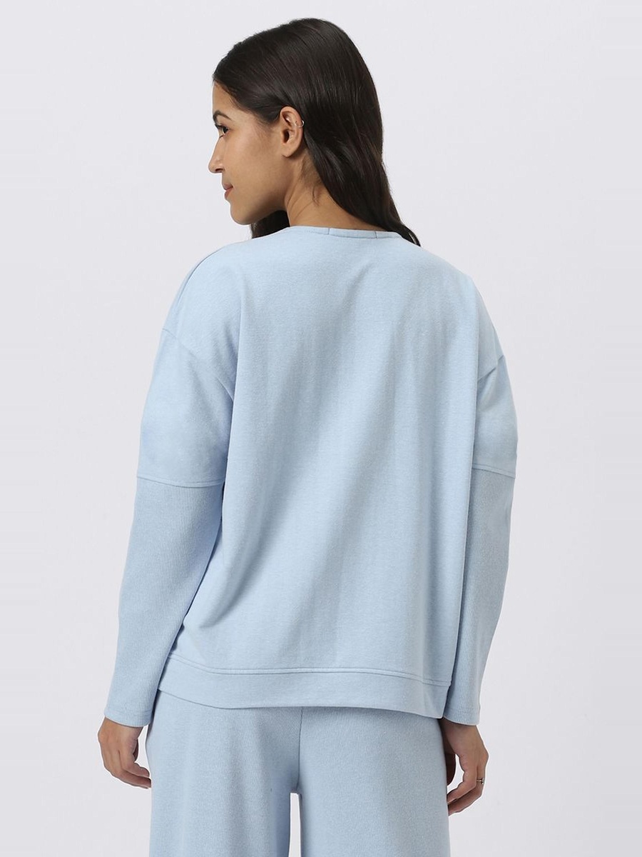 Solid Colored Sweatshirt with Front Zipper
