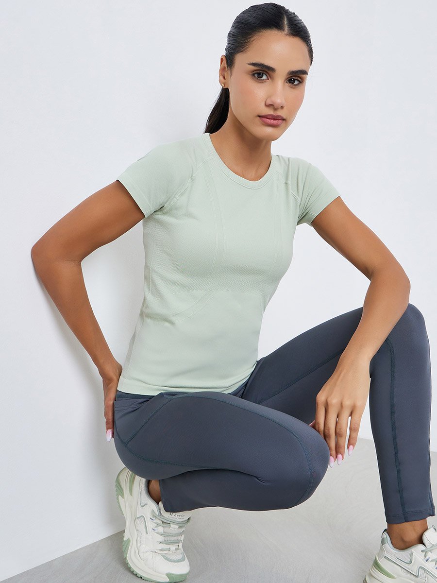 Women Seamless Contour Detail Short Sleeve Top
