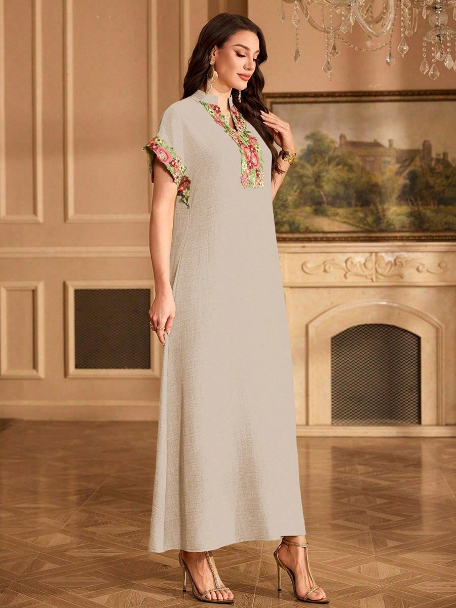 Women Floral Patch Detail Open Collar Jalabiya