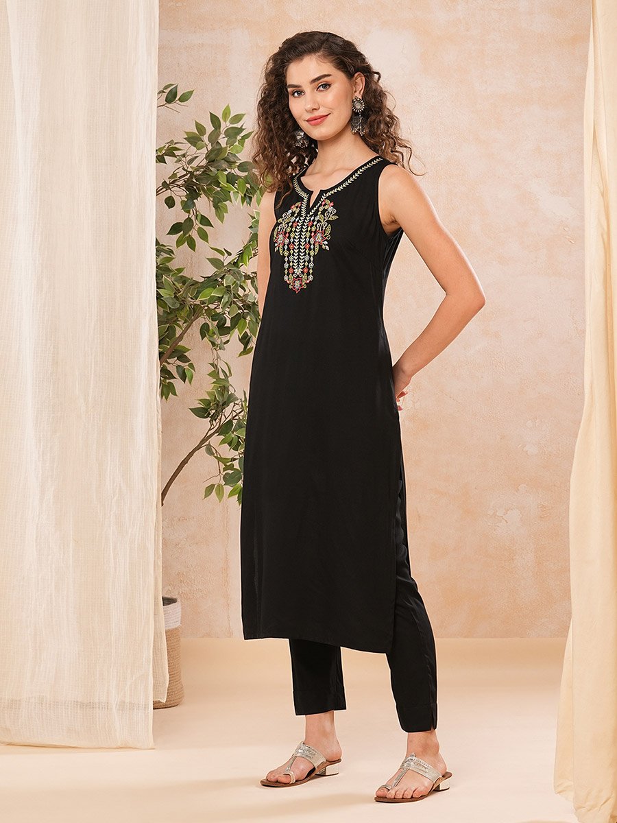 Floral Embroidered Straight Kurta and Elasticated Pants Set