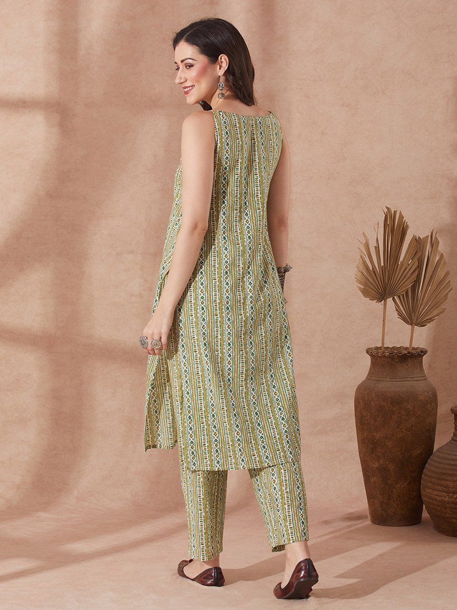 Tie-Up Tassel Detail Ethnic Motif Straight Kurta and Trousers Set