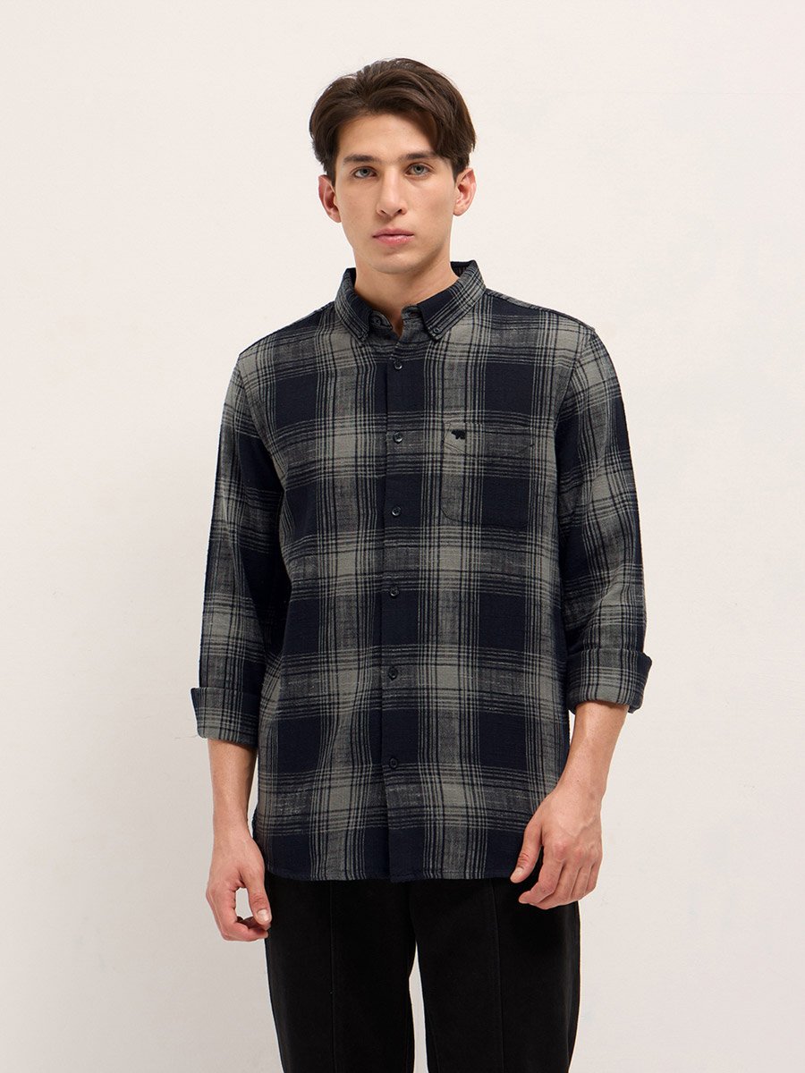 Men Checked Slim Fit Casual Shirt