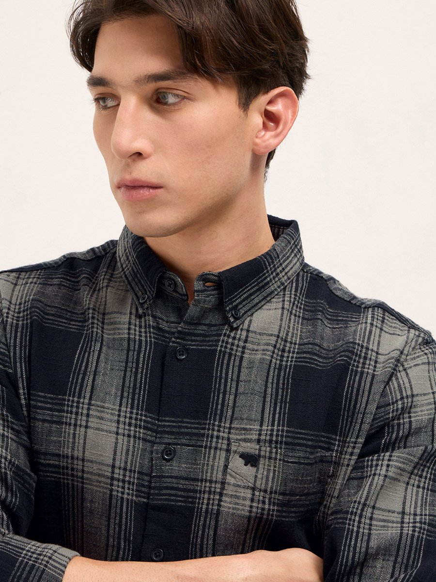 Men Checked Slim Fit Casual Shirt