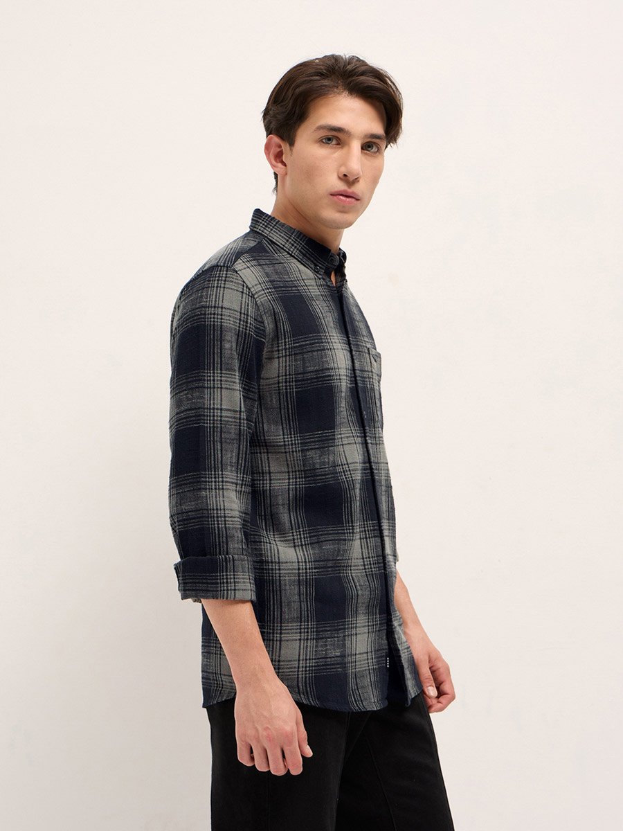 Men Checked Slim Fit Casual Shirt