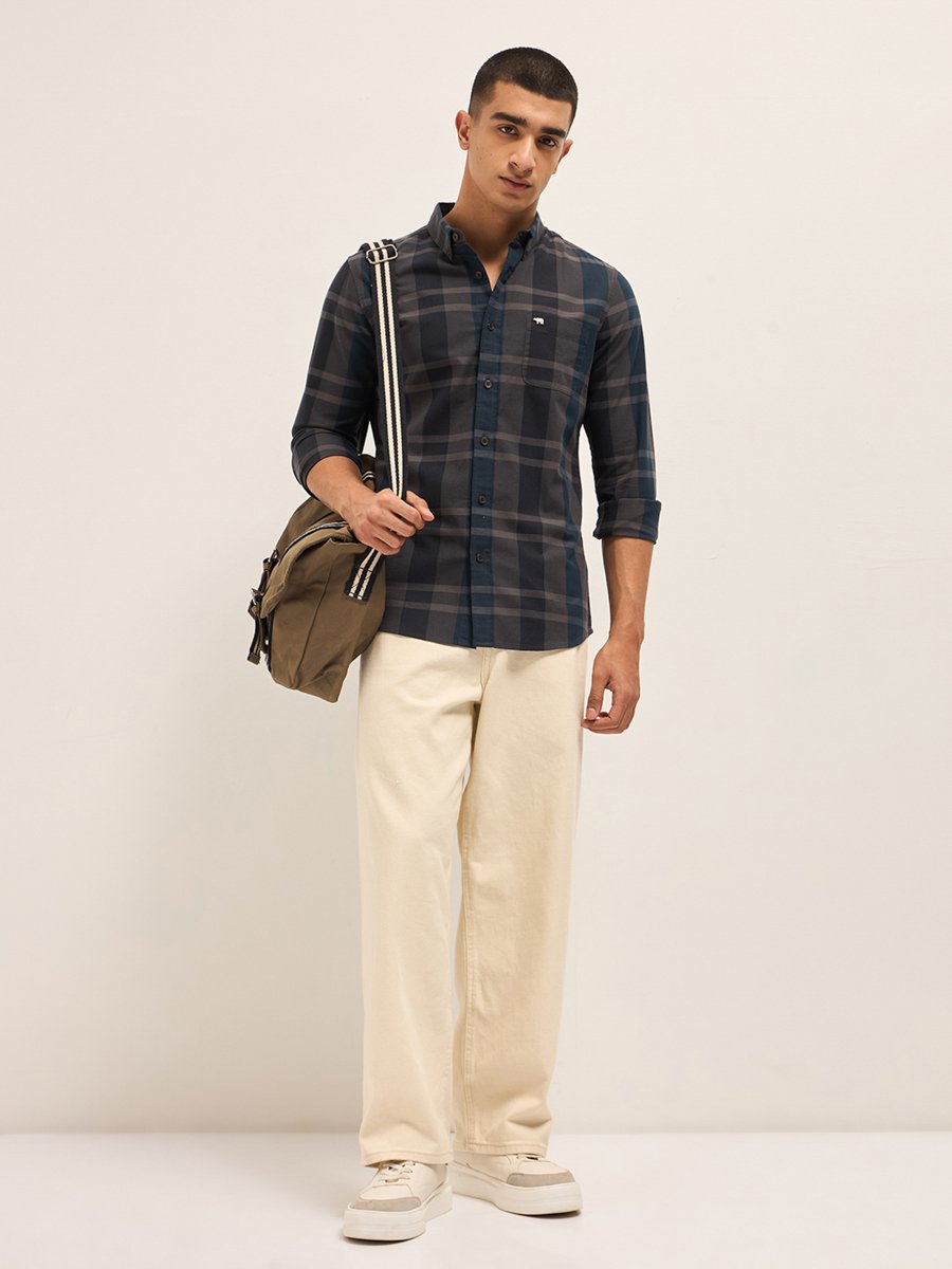 Men Checked Slim Fit Casual Shirt