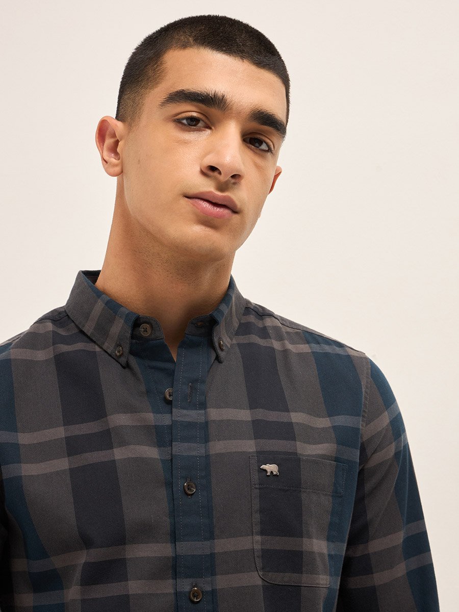 Men Checked Slim Fit Casual Shirt