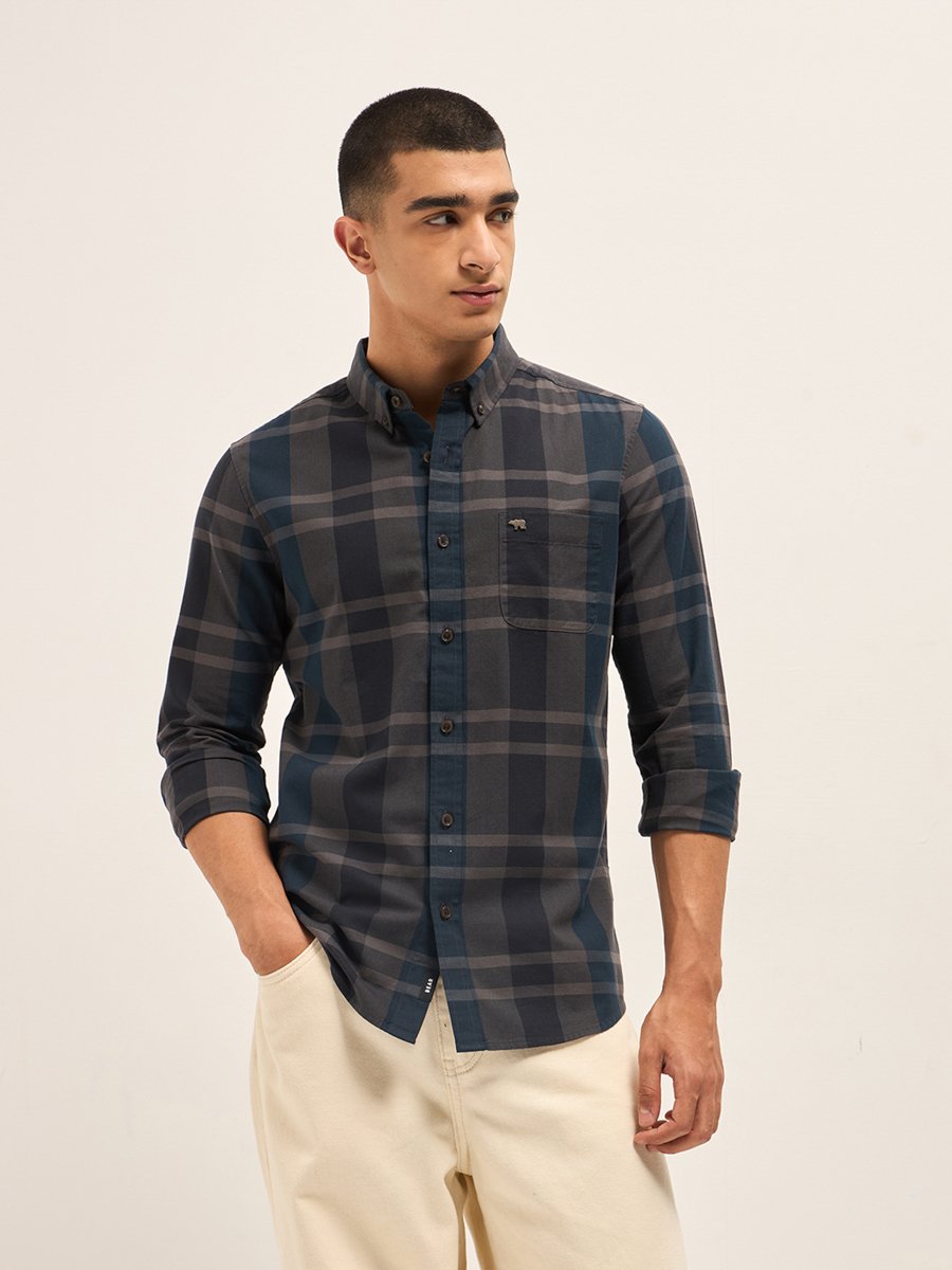 Men Checked Slim Fit Casual Shirt