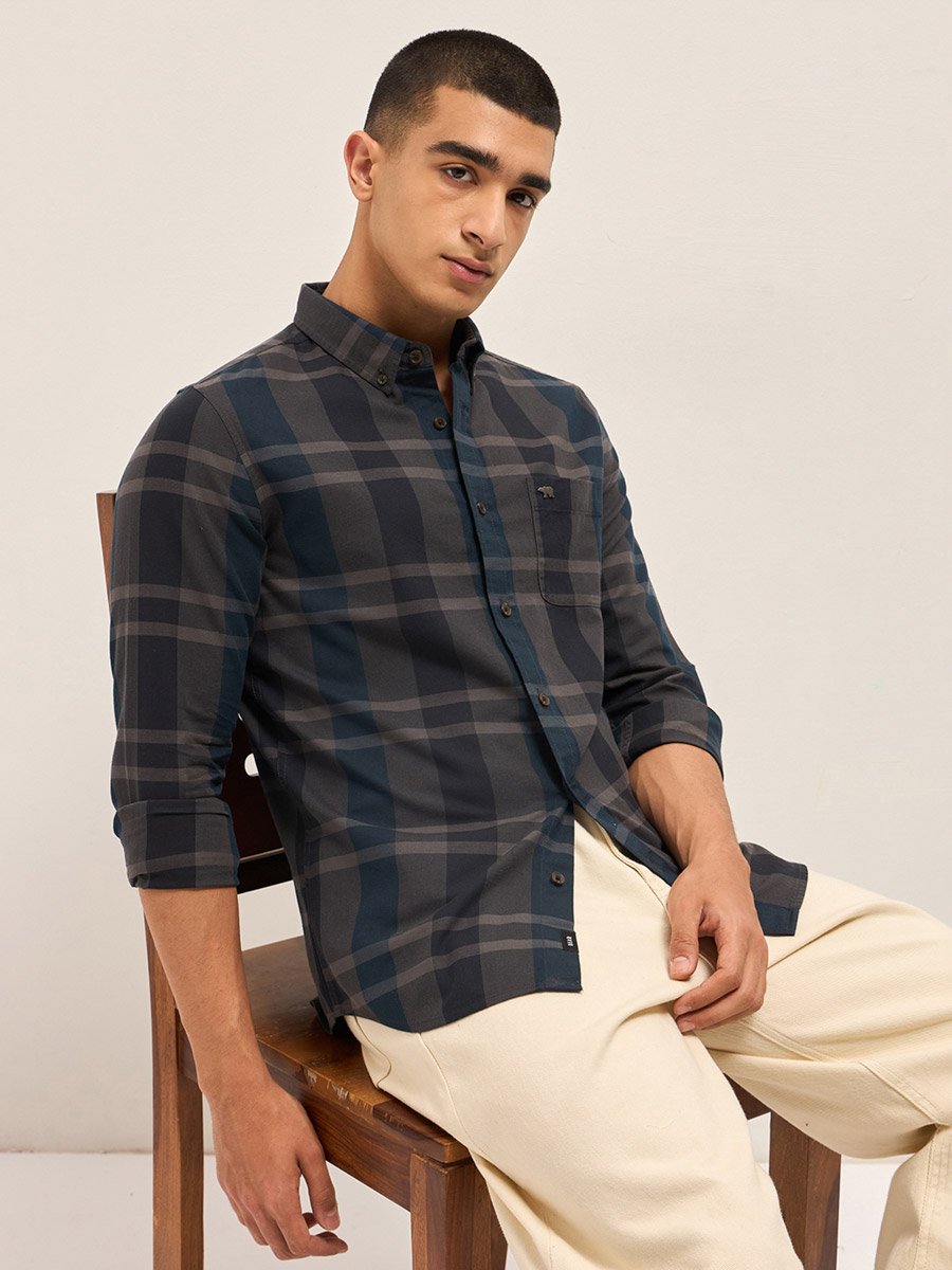 Men Checked Slim Fit Casual Shirt
