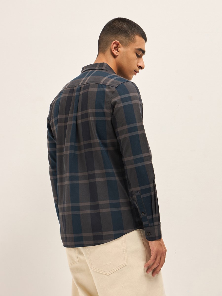 Men Checked Slim Fit Casual Shirt