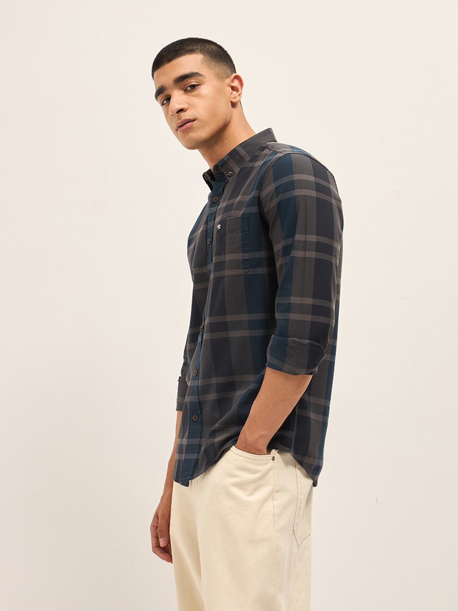 Men Checked Slim Fit Casual Shirt