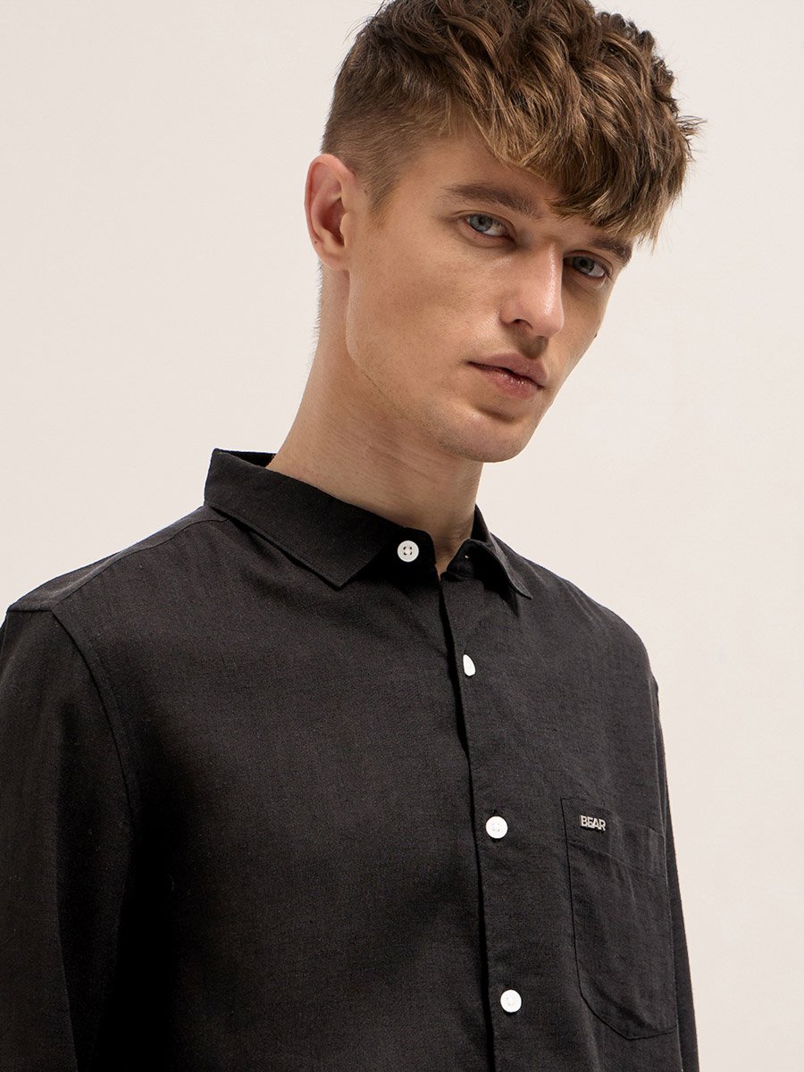 Men Solid Slim Fit Casual Shirt