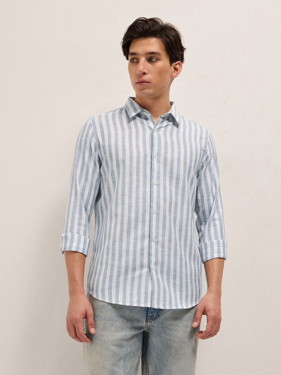 Men Stripes Slim Fit Casual Shirt