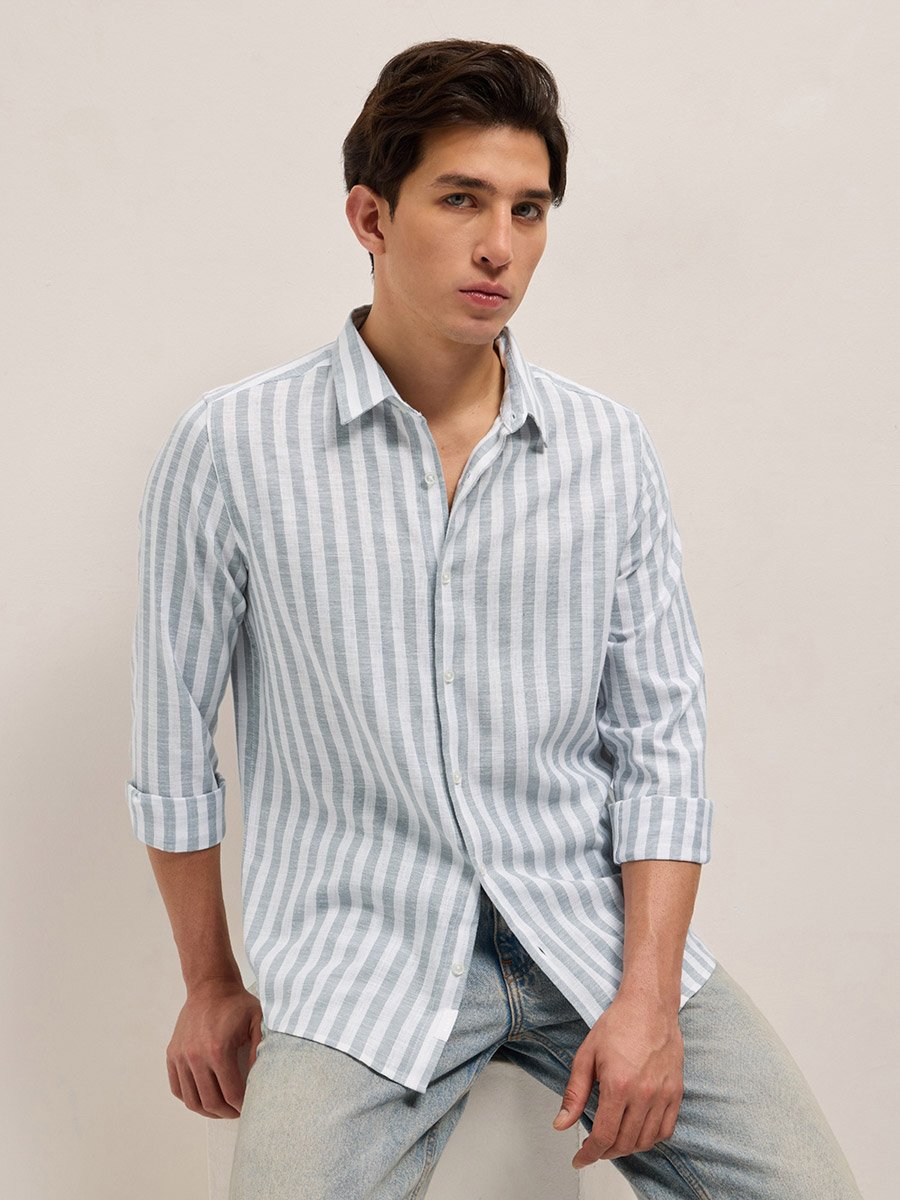 Men Stripes Slim Fit Casual Shirt
