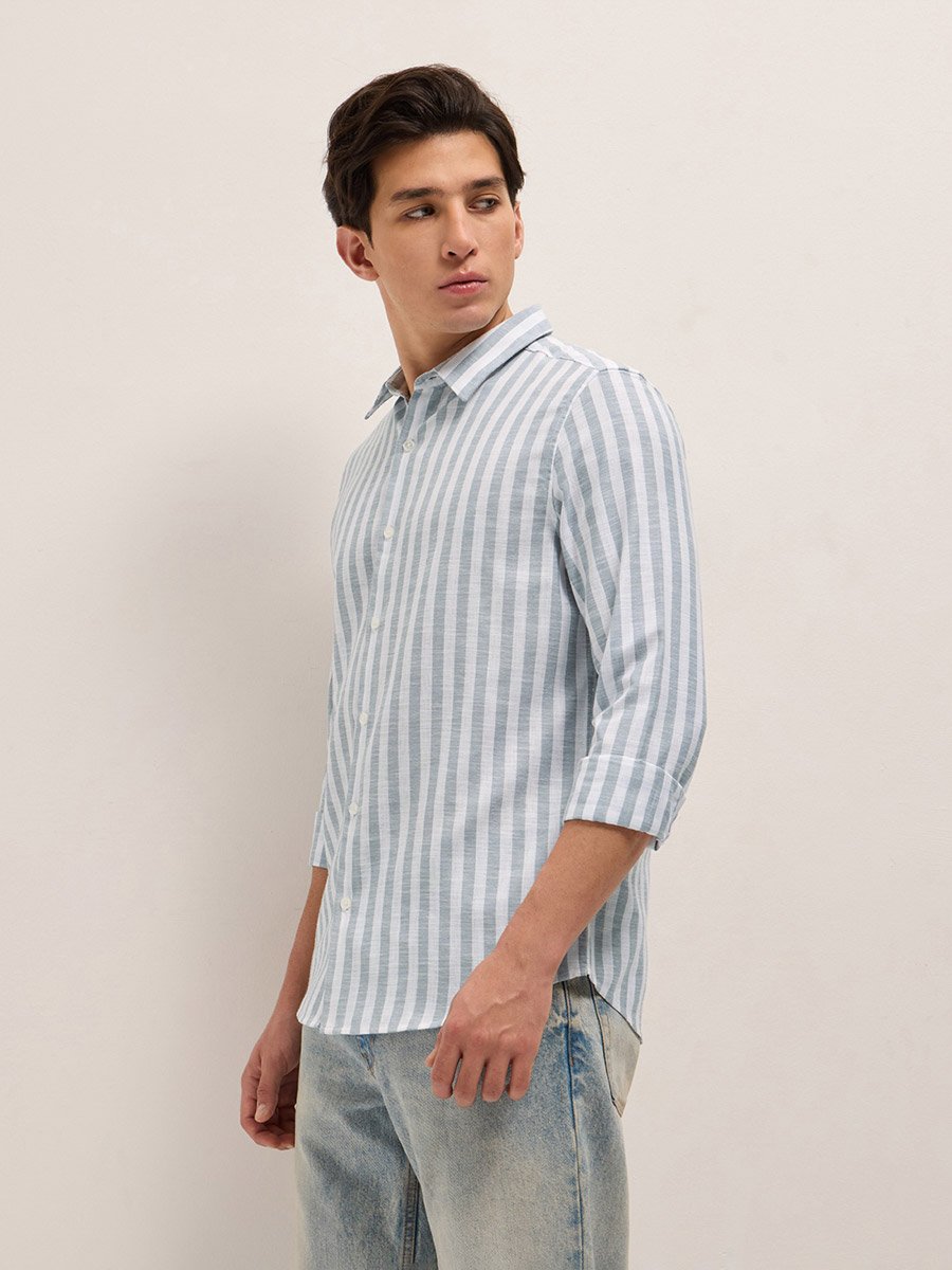 Men Stripes Slim Fit Casual Shirt