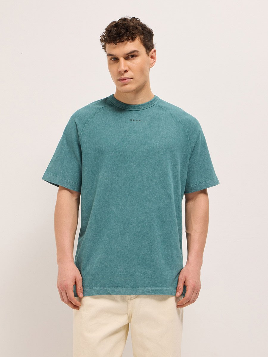 Men Washed T-Shirt With Raglan Sleeves