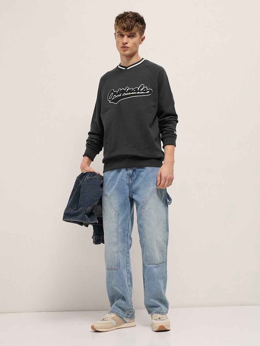Men Embroidered Patch V Neck Hoodie