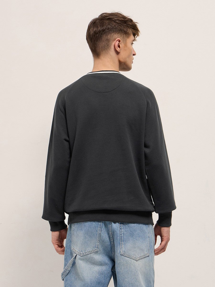 Men Embroidered Patch V Neck Hoodie