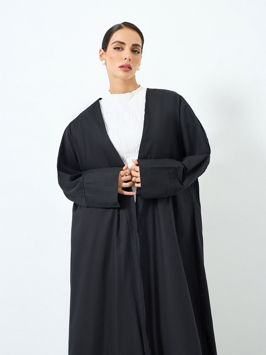 عباية سادة بأكمام طويلة