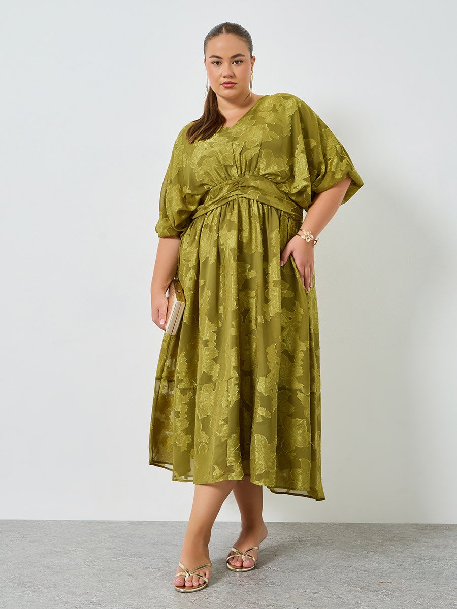 Plus Size Green Jacquard Pleated A-Line Midi Dress For Women at Bahrain |  Styli