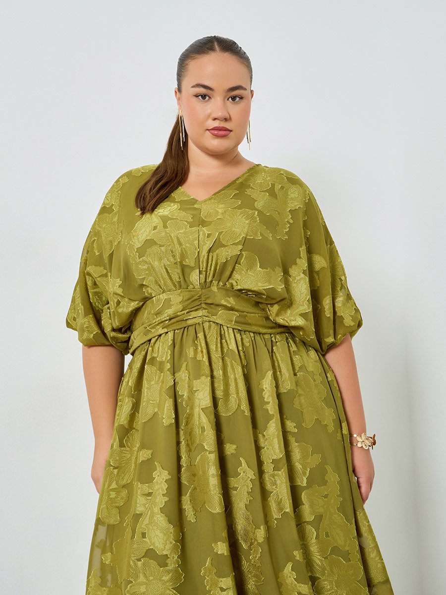 Plus Size Green Jacquard Pleated A-Line Midi Dress For Women at Bahrain |  Styli