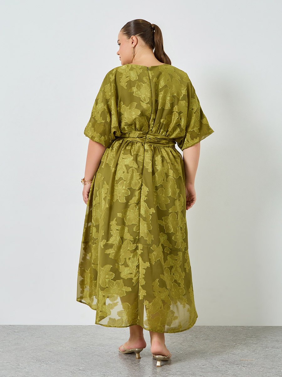 Plus Size Green Jacquard Pleated A-Line Midi Dress For Women at Kuwait |  Styli