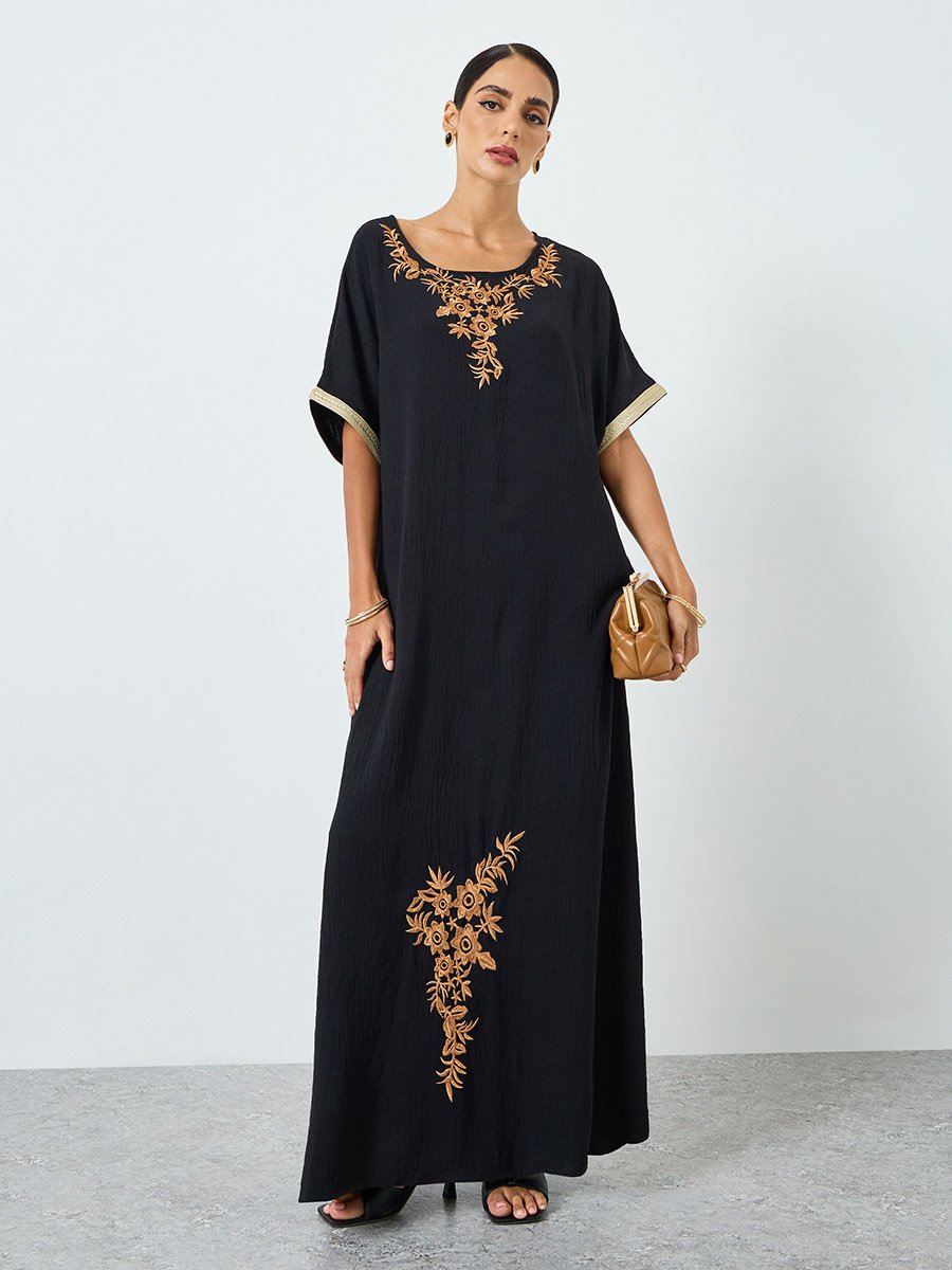 Women Floral Patch Detail Round Neck Jalabiya