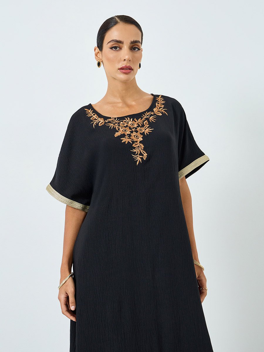 Women Floral Patch Detail Round Neck Jalabiya