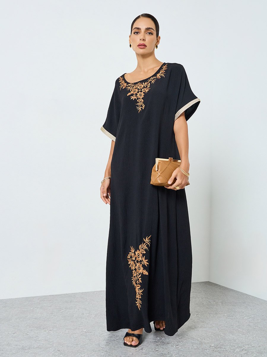 Women Floral Patch Detail Round Neck Jalabiya