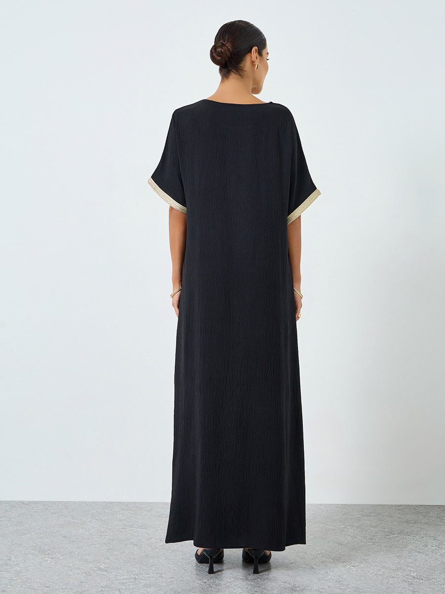 Women Floral Patch Detail Round Neck Jalabiya