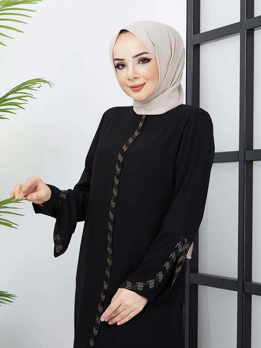 عباية بحافة واسعة مزينة