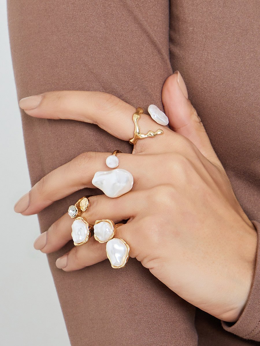 Pack of 4 - Gold Tone Faux Pearl Rings