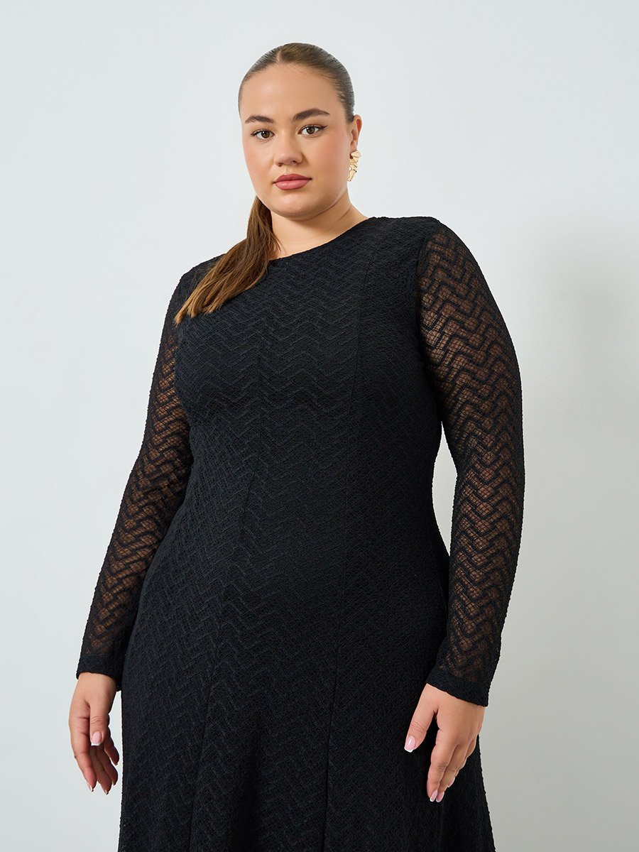 Plus Size Black Lace Insert A-Line Maxi Dress For Women at UAE | Styli