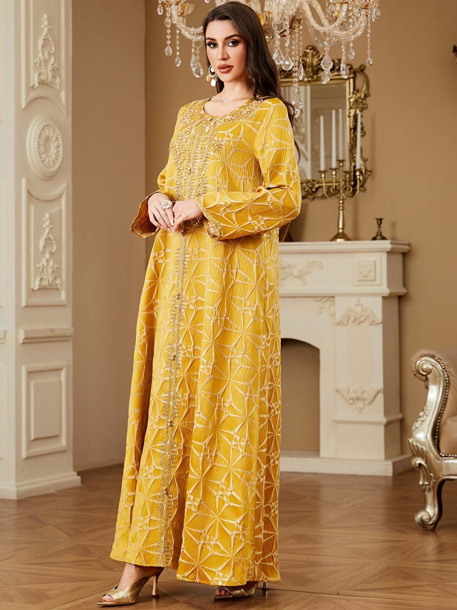 جلابية بتفاصيل لؤلؤ صناعي وقماش بتفاصيل بارزة الملمس لون أصفر