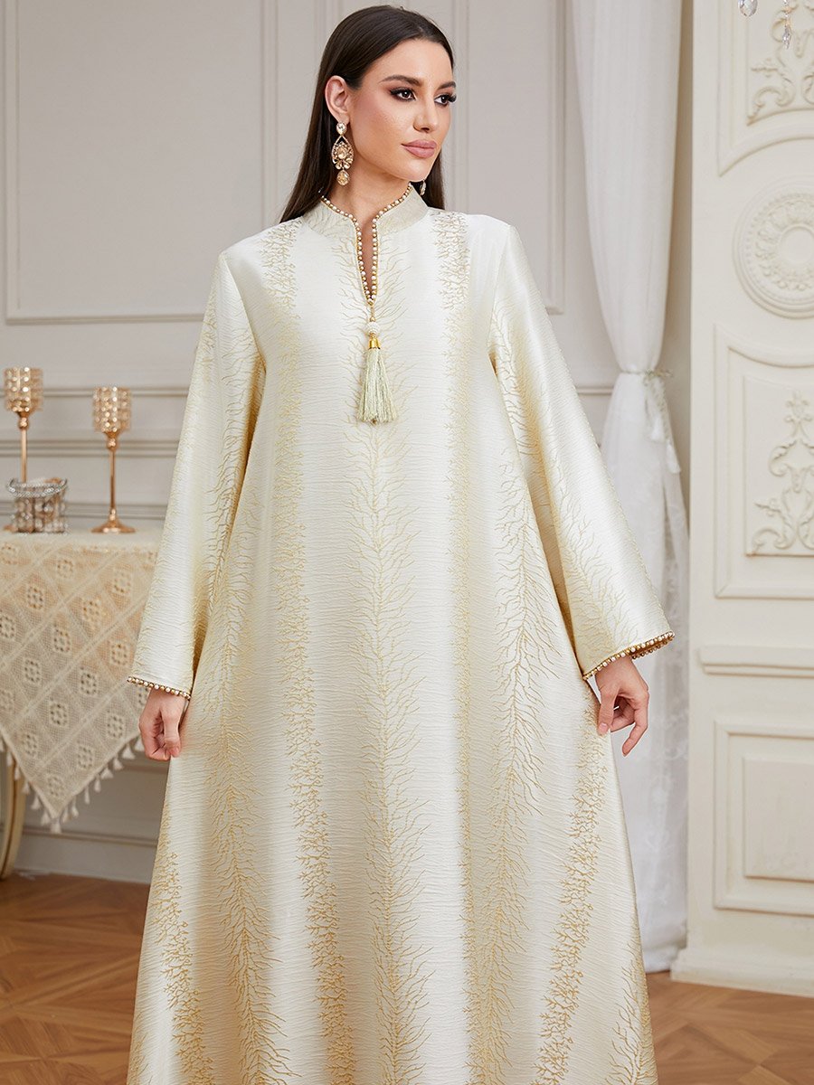 جلابية بفرابات ولؤلؤ صناعي وقماش بارز الملمس