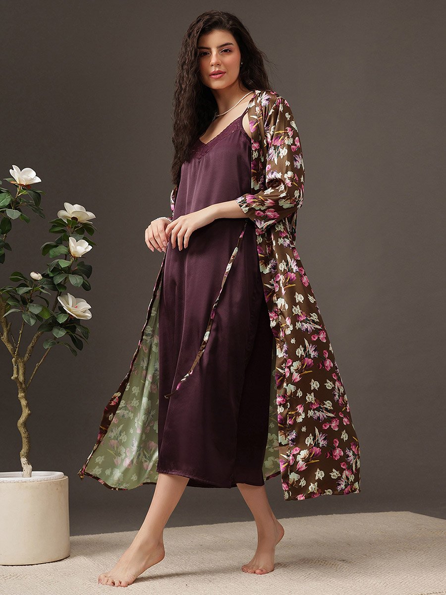 مجموعة من روب وقميص نوم ساتان