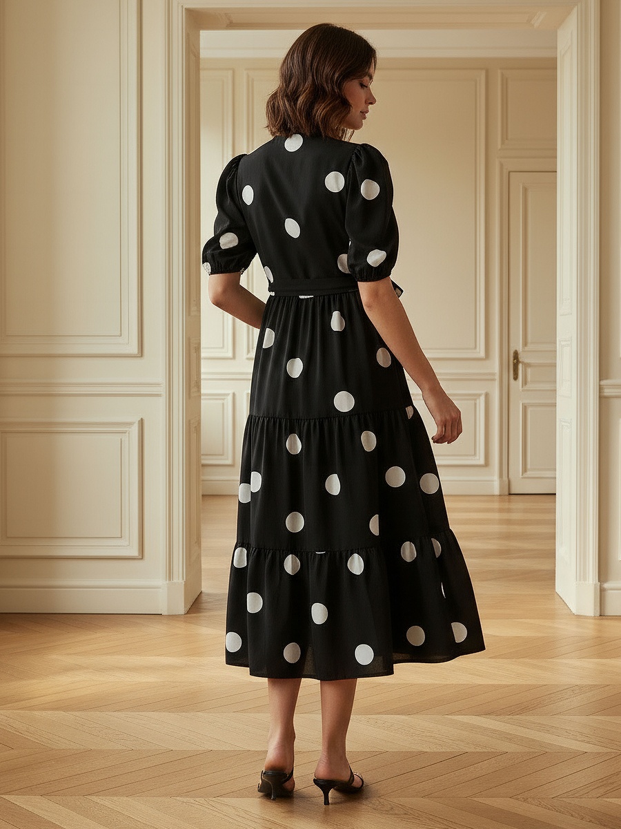فستان ميدي طبقات منقط بأكمام قصيرة وتفاصيل رباط