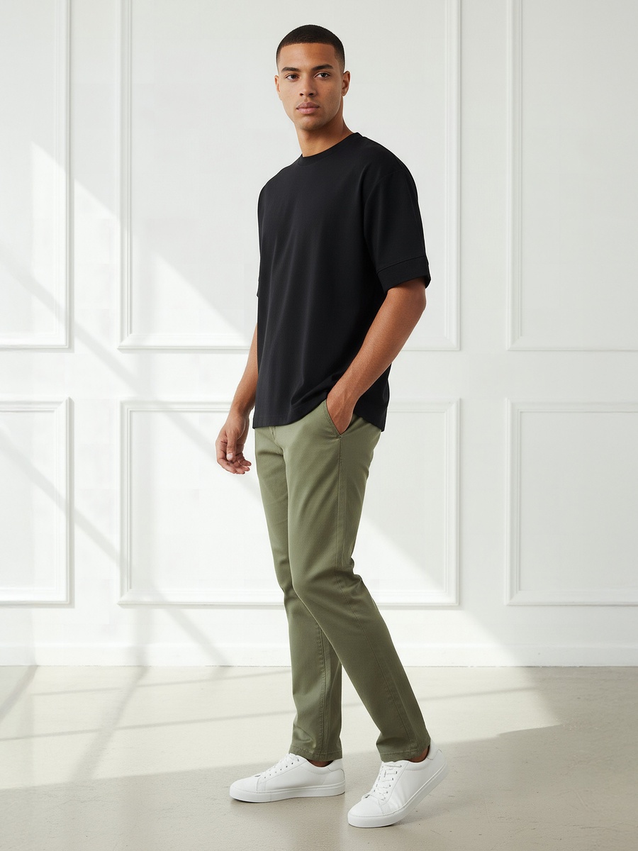 Men Relaxed Fit Crew Neck Short Sleeve Patch Detail T-Shirt