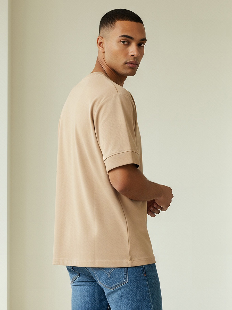 Men Relaxed Fit Crew Neck Short Sleeve Patch Detail T-Shirt